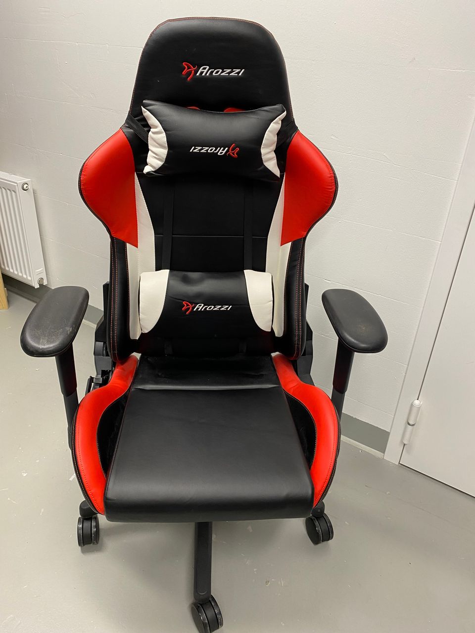 Gaming or office chair - brand (Arozzi)