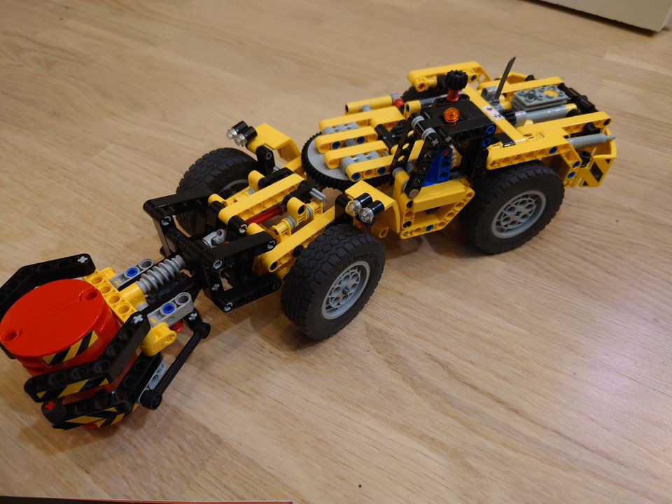 Lego 42049