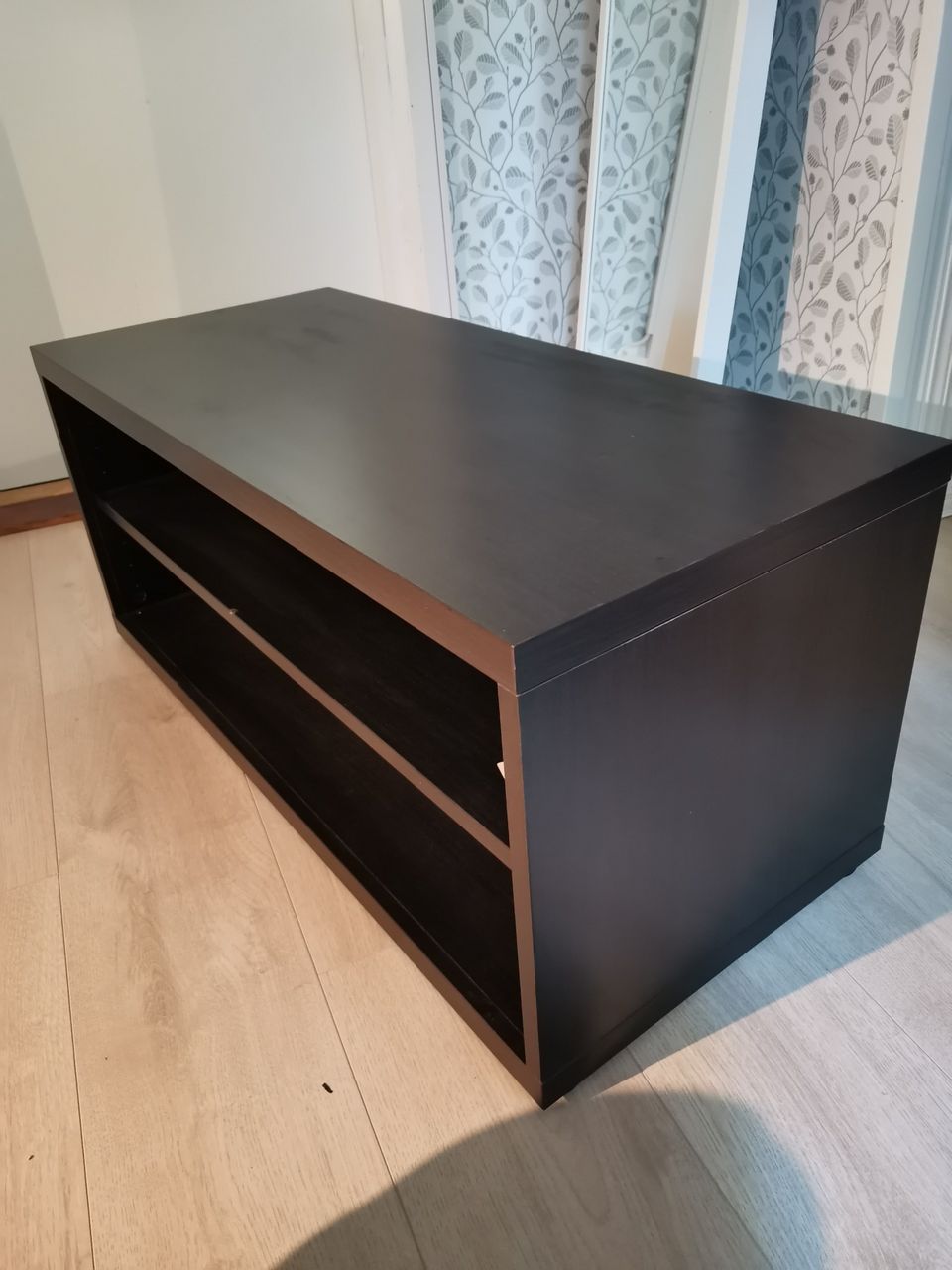 Ikea mustanruskea tv-taso