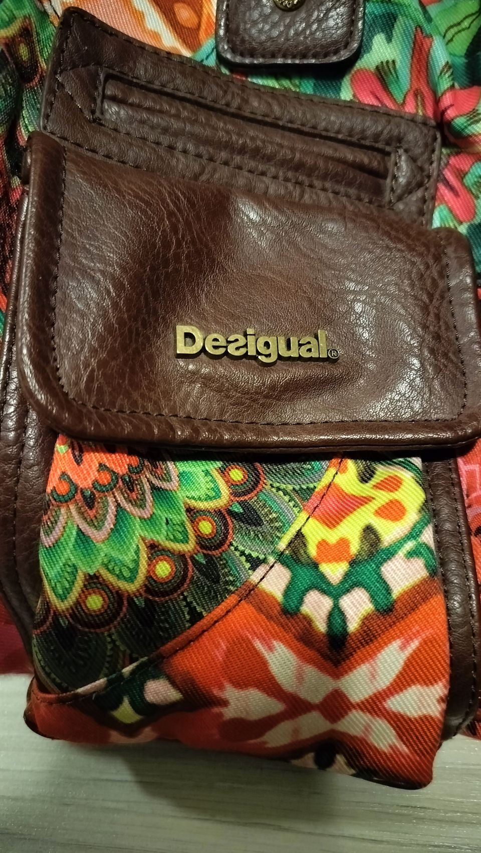 Desigual värikäs olkalaukku