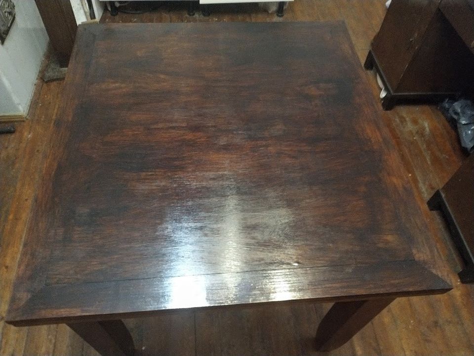 Myydään hyvässä kunnossa oleva, kaunis tosi tukeva antiikkinen pöytä.