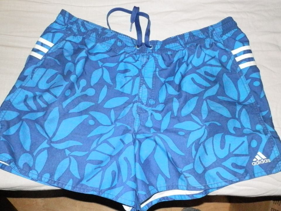 Vintage retro nylon adidas shortsit