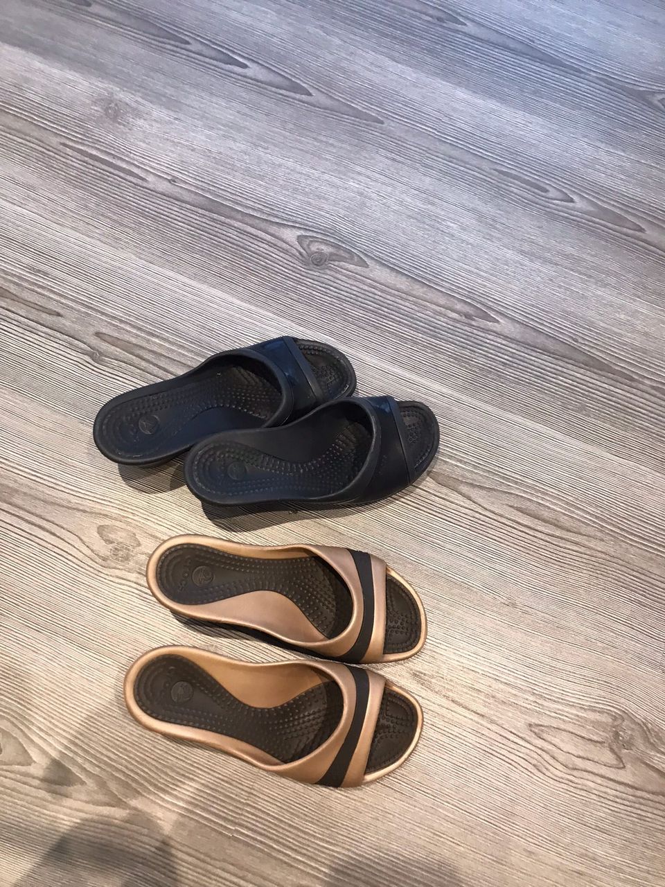 Naisten sandaalit kahdet parit