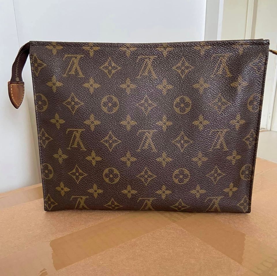 Louis vuitton toiletry pouch 26