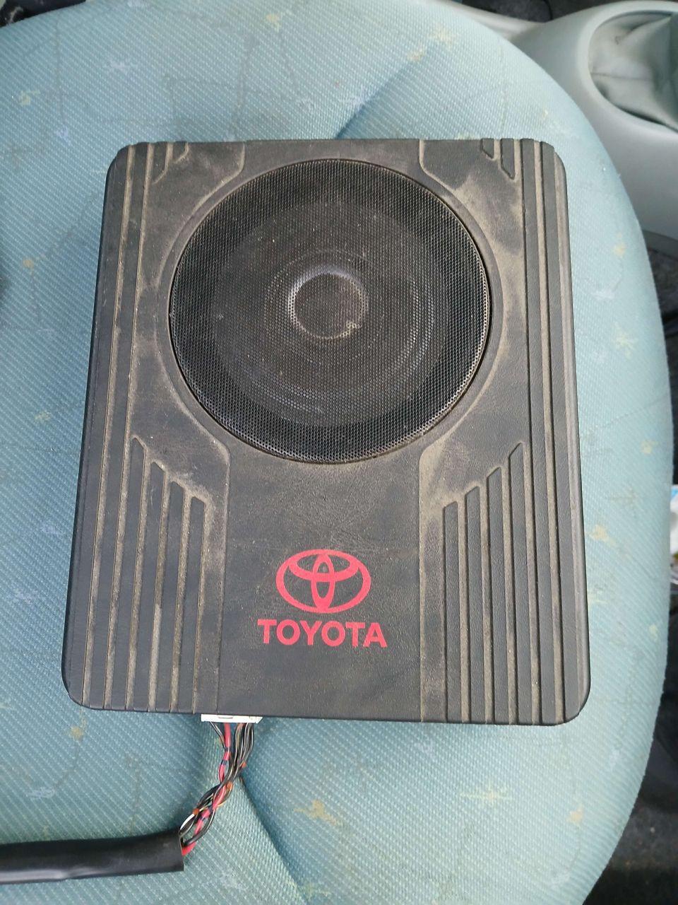 Toyota Subwoofer 08691-00834