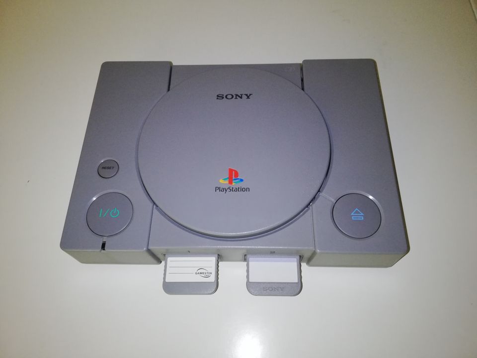 Sony Playstation 1 + Peli