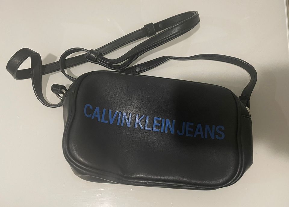 Calvin Klein Jeans -merkkinen laukku