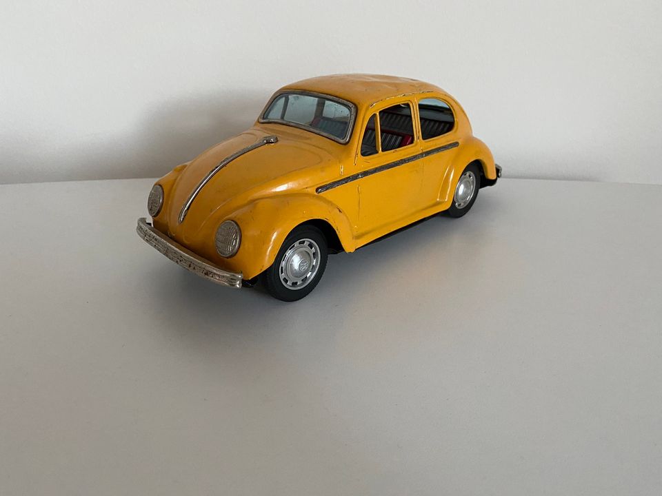 Vanha peltiauto VW Beetle
