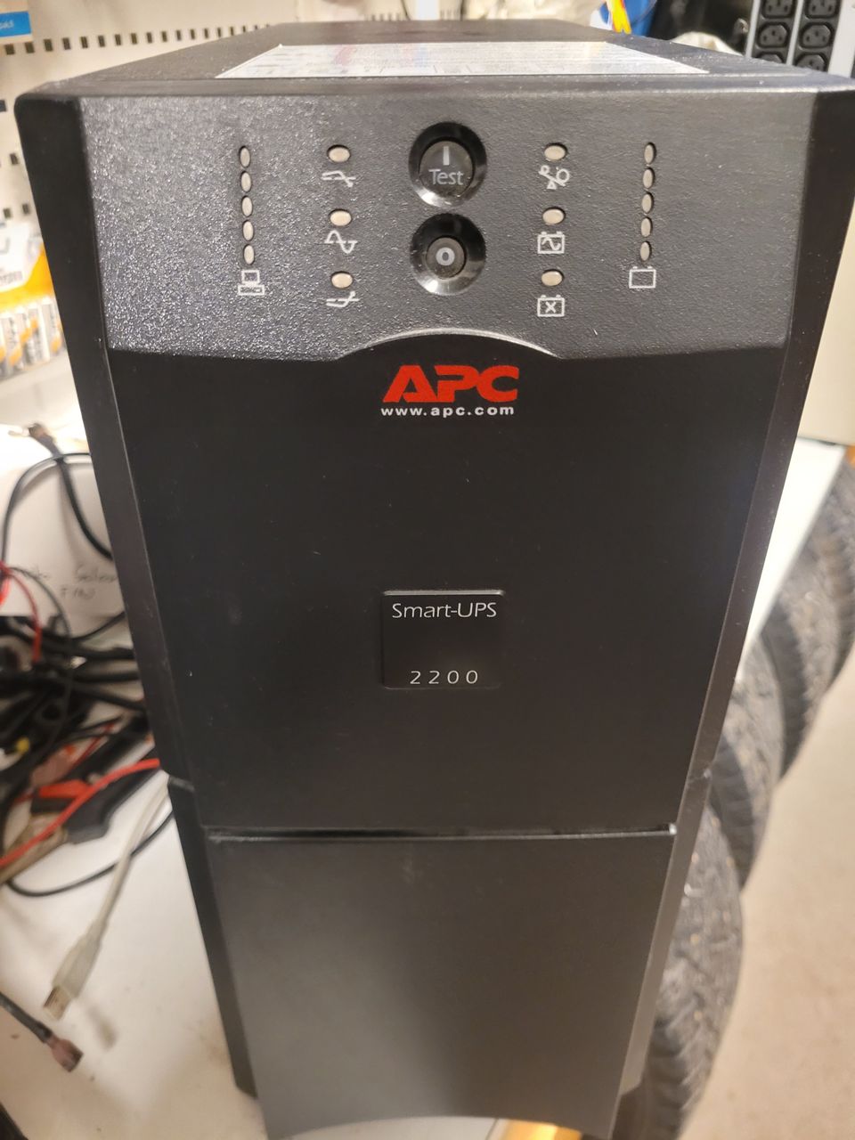 Järeä APC Smartups 2200, UPS