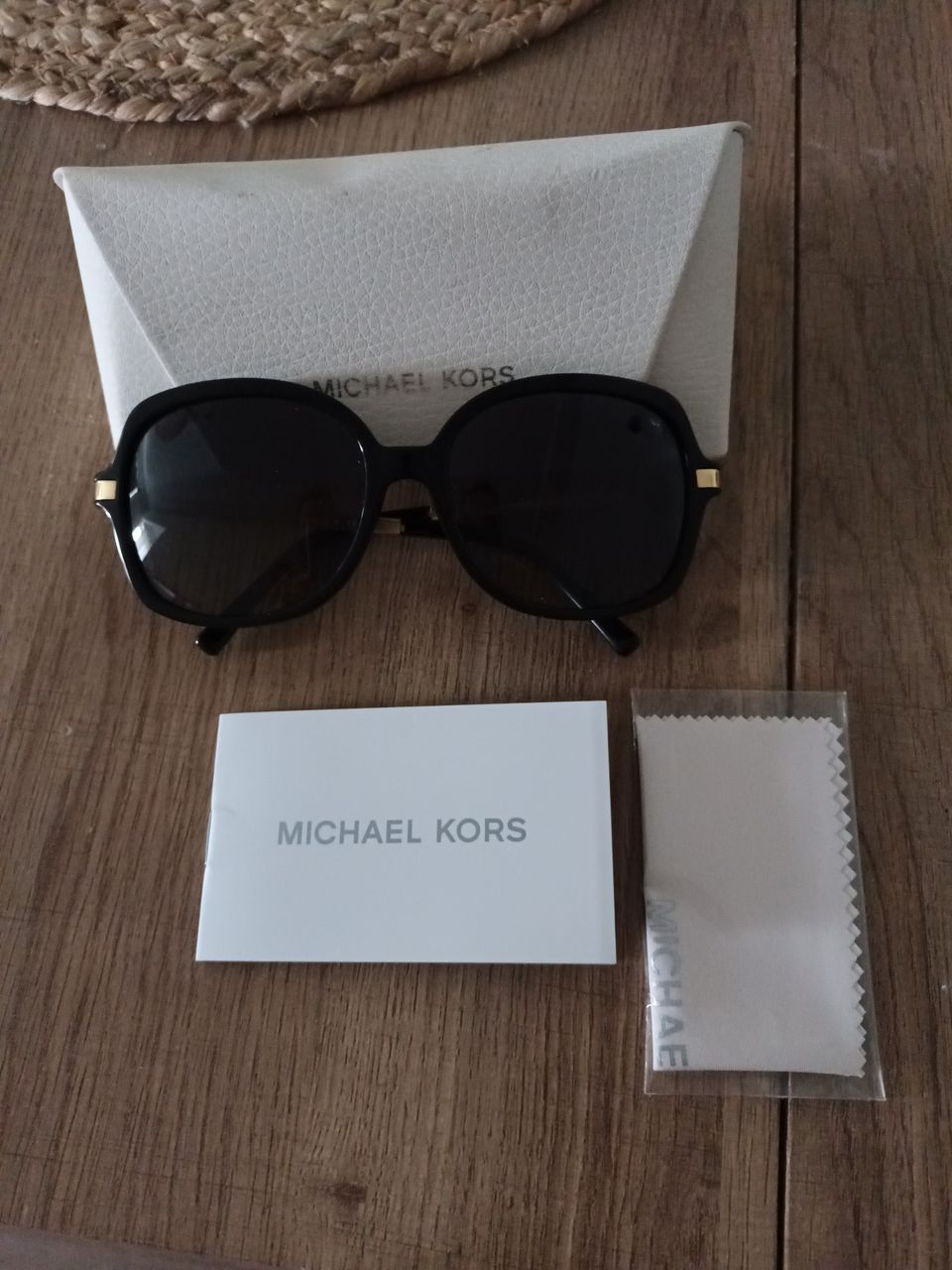 Michael Kors aurinkolasit