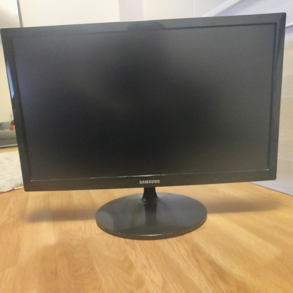 Samsungin näyttö 27"