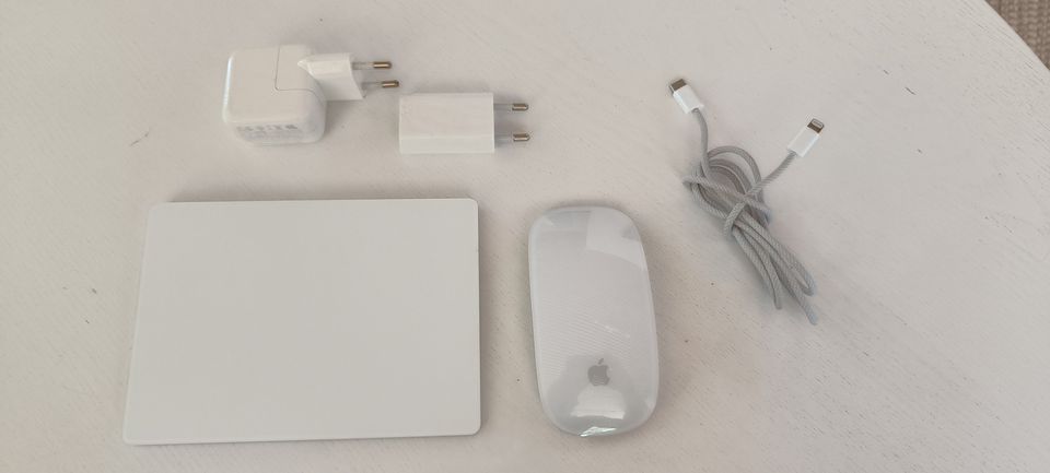 Apple Magic Trackpad 2 ja Magic Mouse