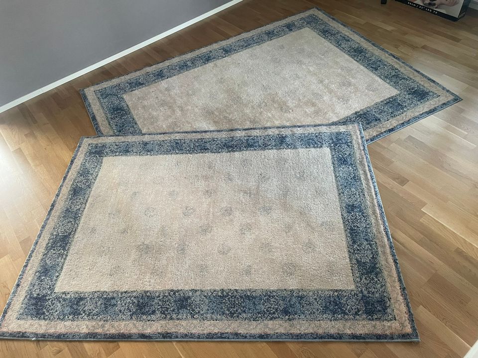 Kaksi villa mattoa