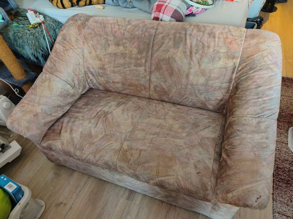 Myydään sohva