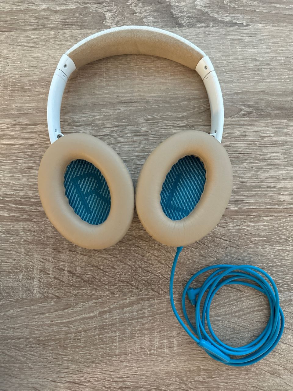 Bose QuietComfort 25 -kuulokkeet