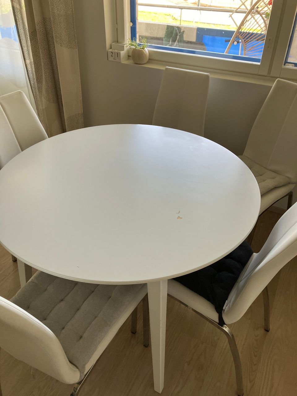 Ruokapöytä 110 cm