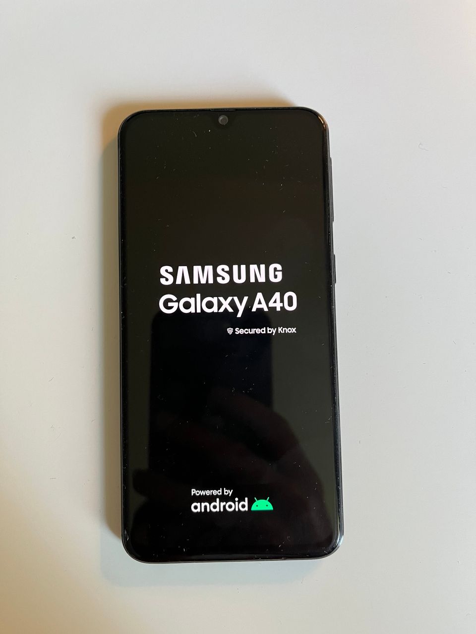 Samsung galaxy A40, kuori mukaan