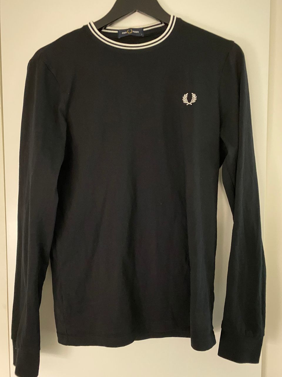 Fred Perry pitkähihainen t-paita (S)