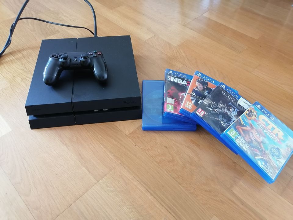 PlayStation 4, ohjain ja pelejä