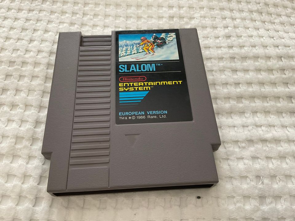 NES - slalom peli