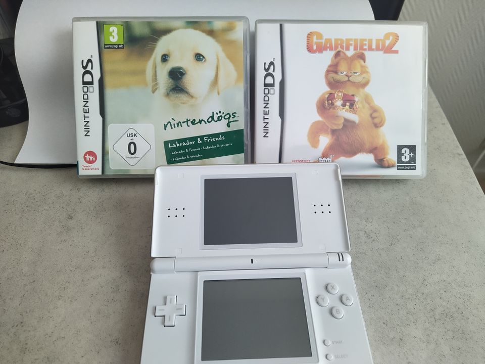 Nintendo DS Lite pelikonsoli (valkoinen)