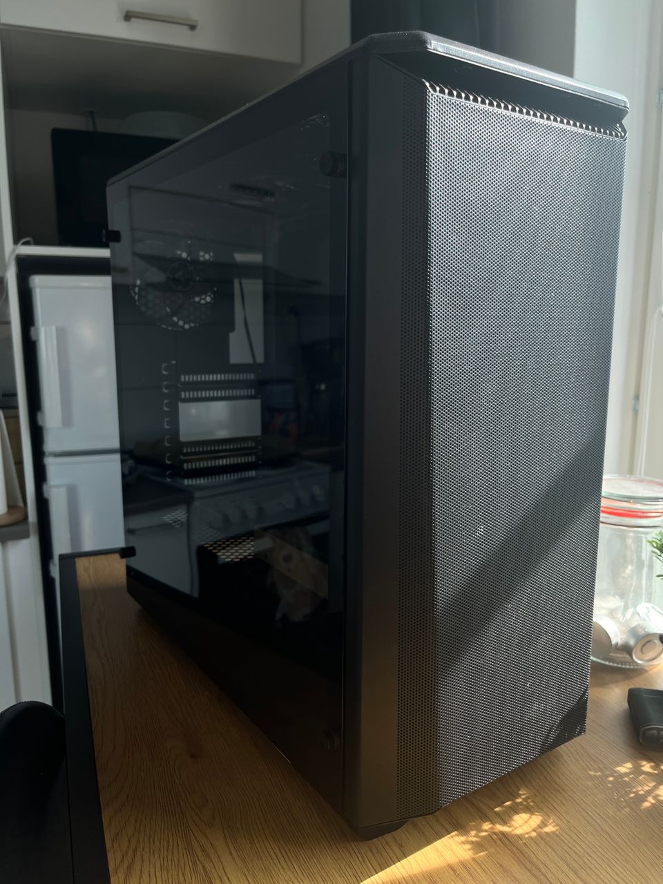 Phanteks P400a + 6kpl Arctic P12 PWM PST