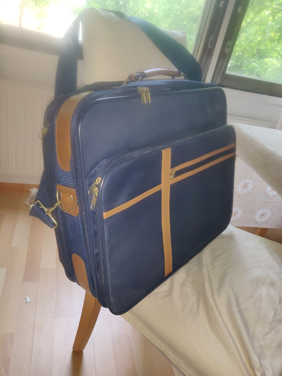 Laadukas&kestävä matkalaukku, kantolaukku, läppärilaukku matka kantolaukku