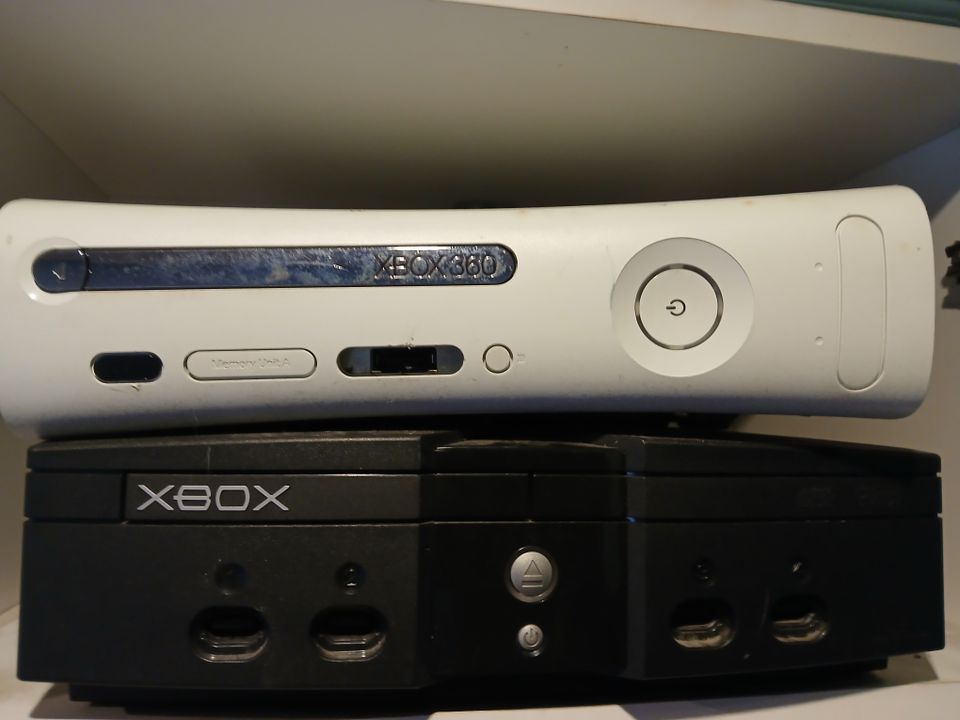 Xbox... 360...  PS2