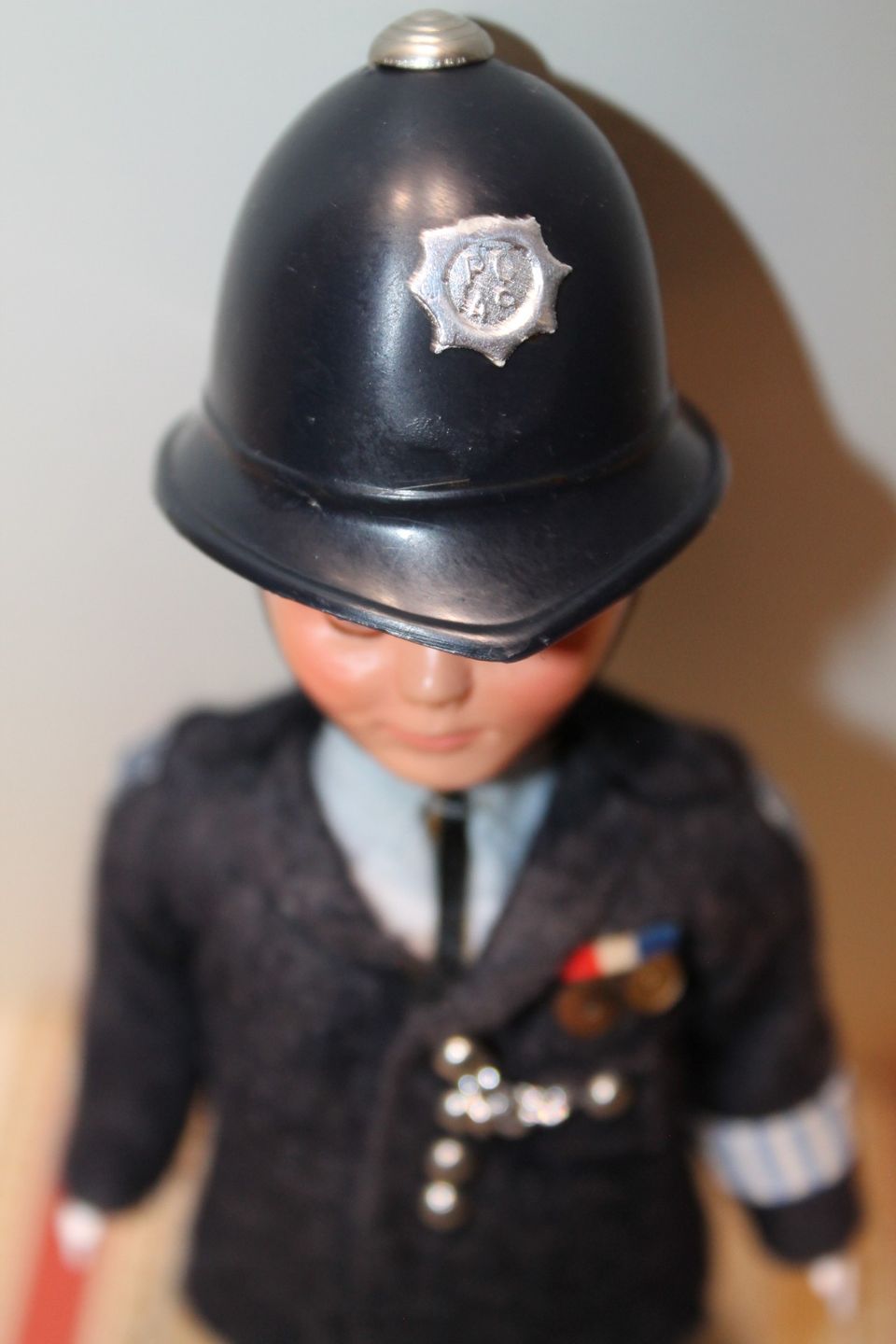 Bobby Englanti hyvä kunto 20cm 1970-luku vanha poliisi nukke vintage