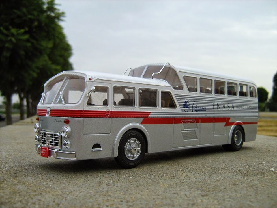 1955 1:43 50-luvun turisti linja-auto Pegaso 24cm metallinen bussi paketissaan