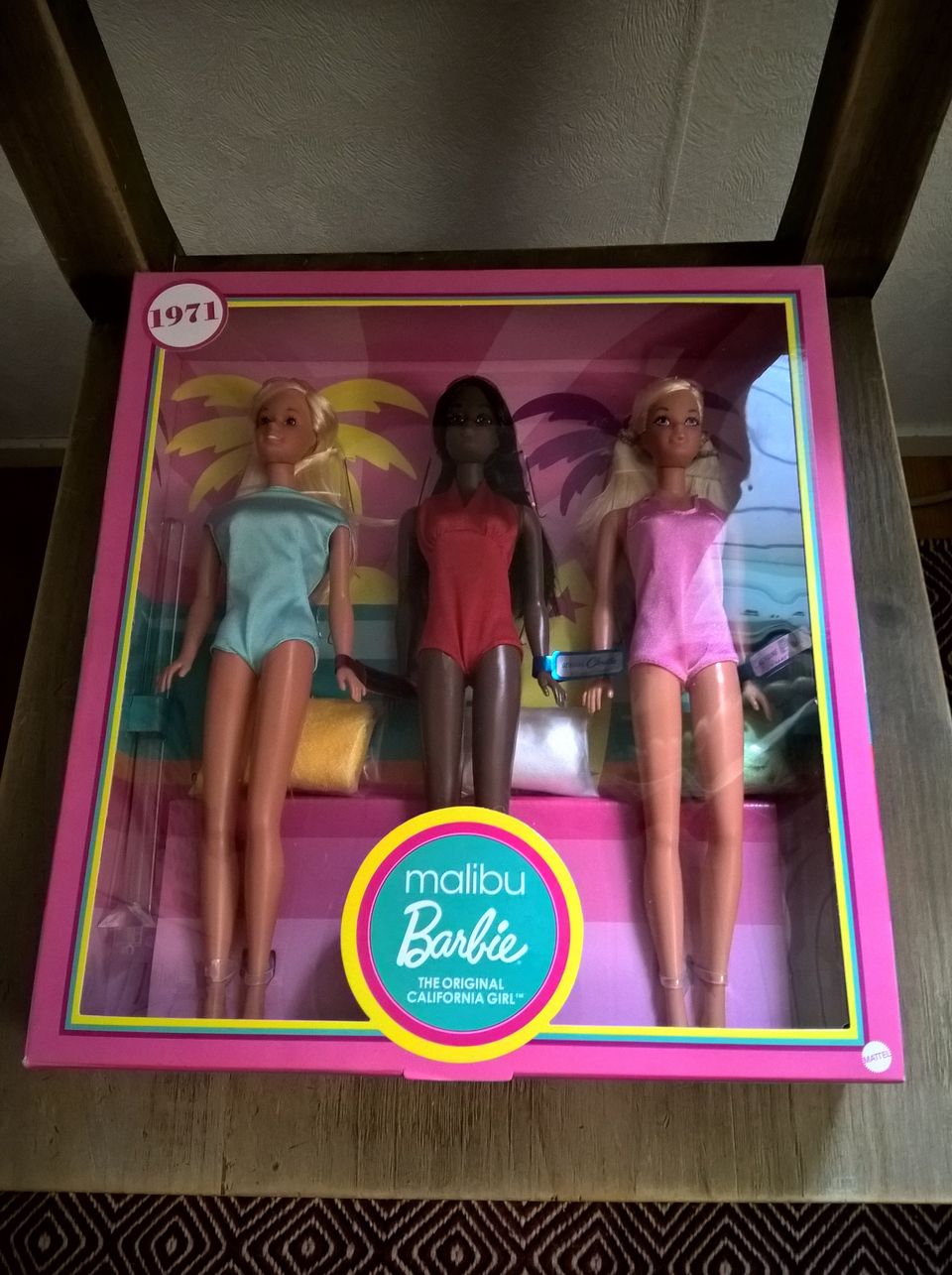 Uusi Malibu Barbie gift set (1971) Gold Label
