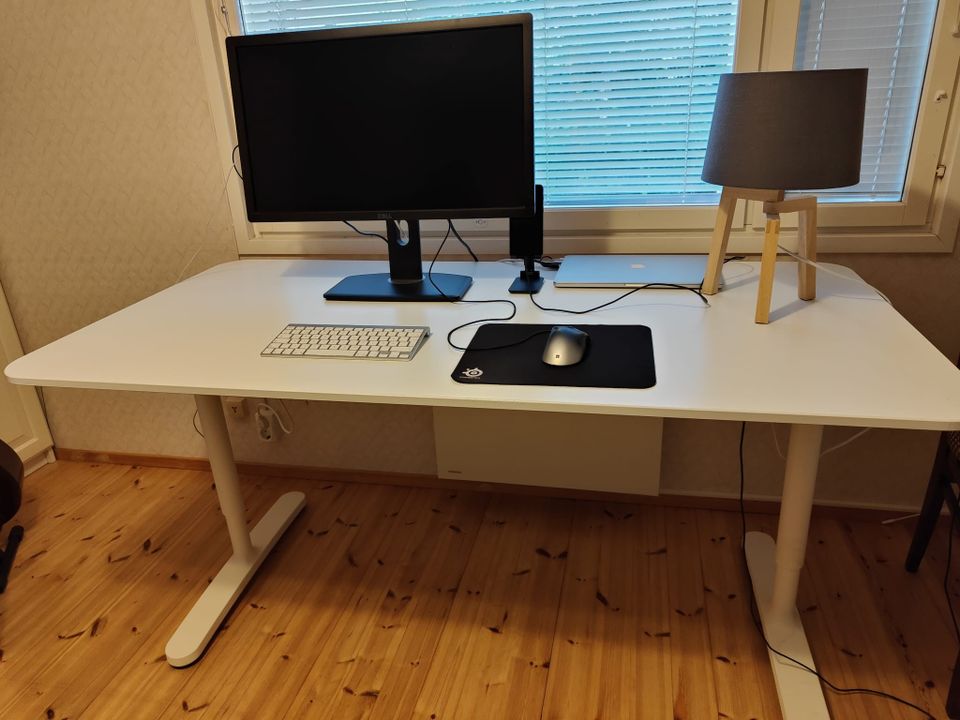 Ikea Bekant Työpöytä