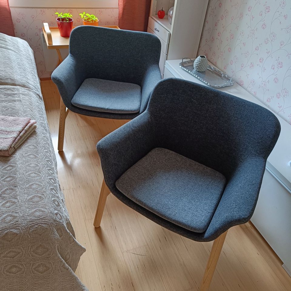 Myydään 2kpl Ikean tuoleja