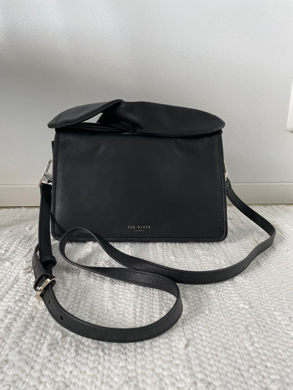 Käsilaukku: Ted Baker/ Soft knot bow shoulder bag