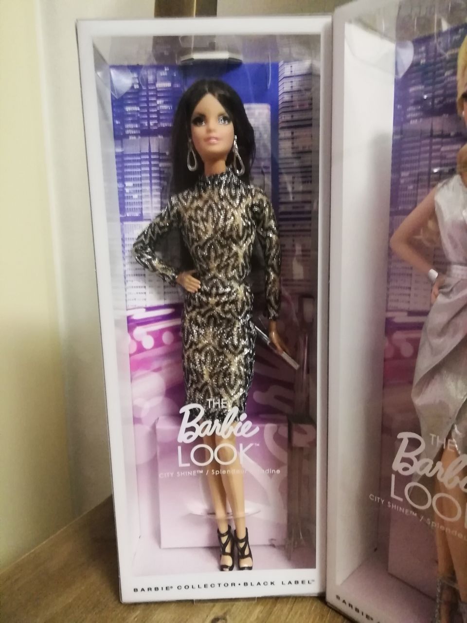 Uusi Barbie Look city shine black and gold /2014