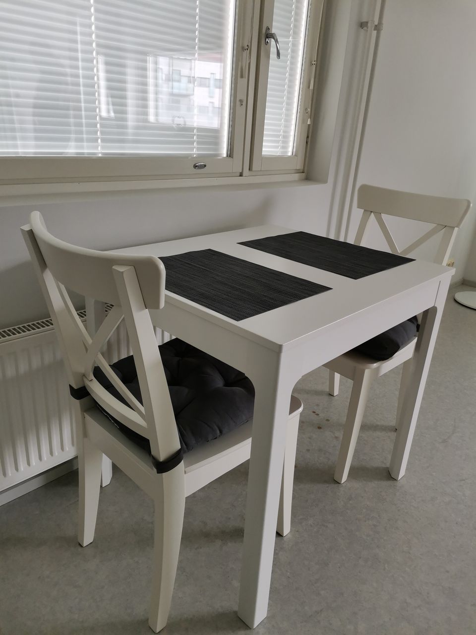 Matbord ruokapöytä + stolar tuolia