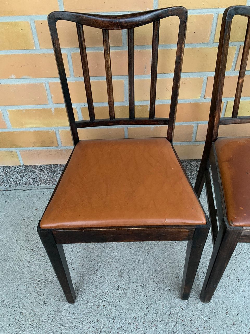 Lahden puukalusto Oy:n tuolit