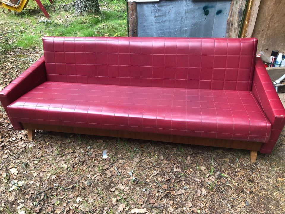 VARATTU, 60-luvun punainen retro vinyyli sohva ja lepotuoli