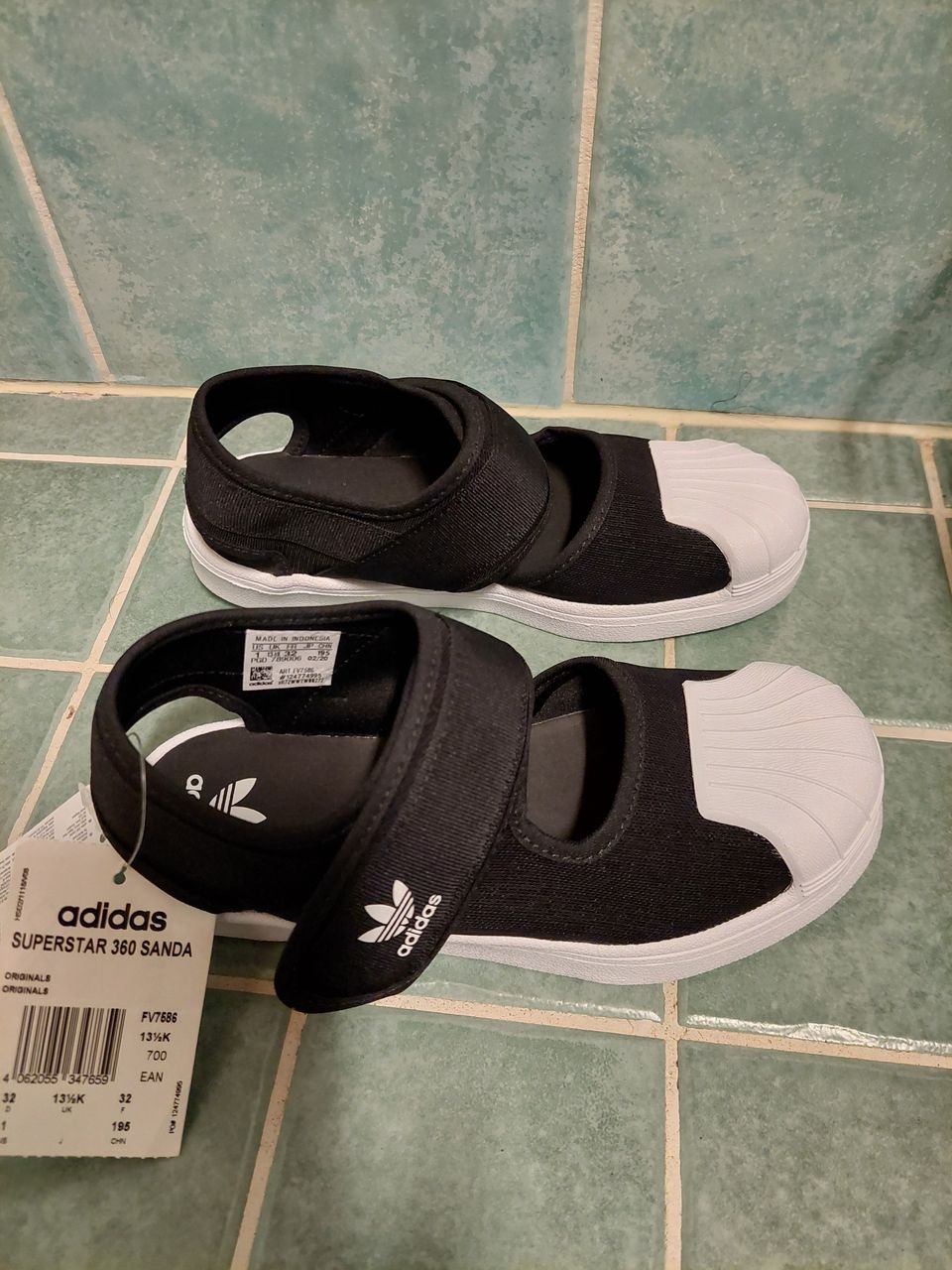 Adidas sandaalit, uudet