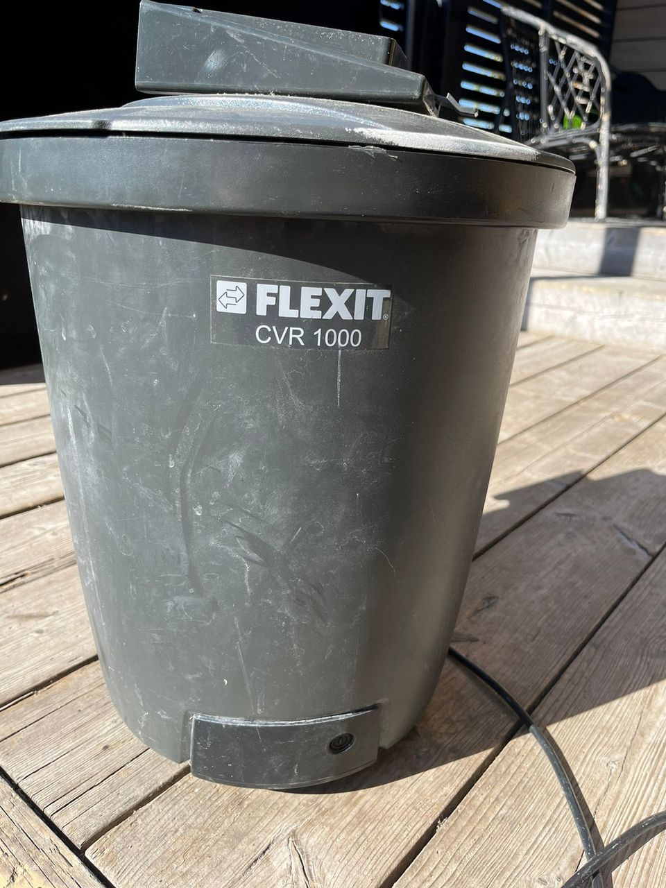 Keskuspölynimuri Flexit CVR 1000
