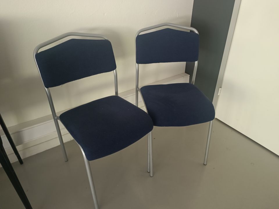 2 kpl metallirunkoinen tuoli