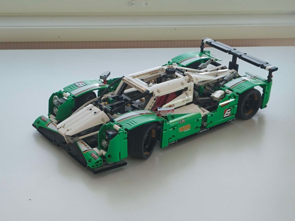 Lego Technic auto - 24 Hours Race Car