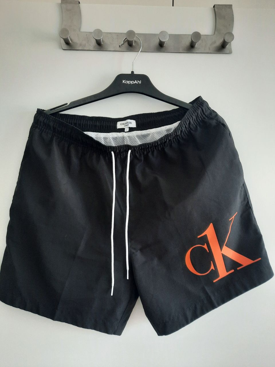 Calvin Klein uimashortsit