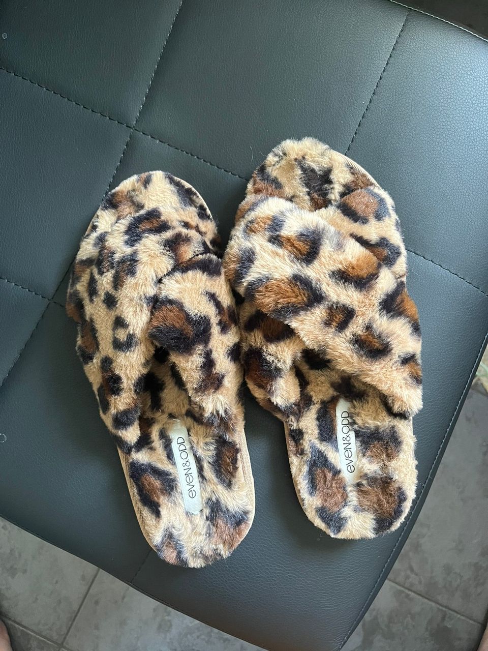 Leopardi pörrö sandaalit