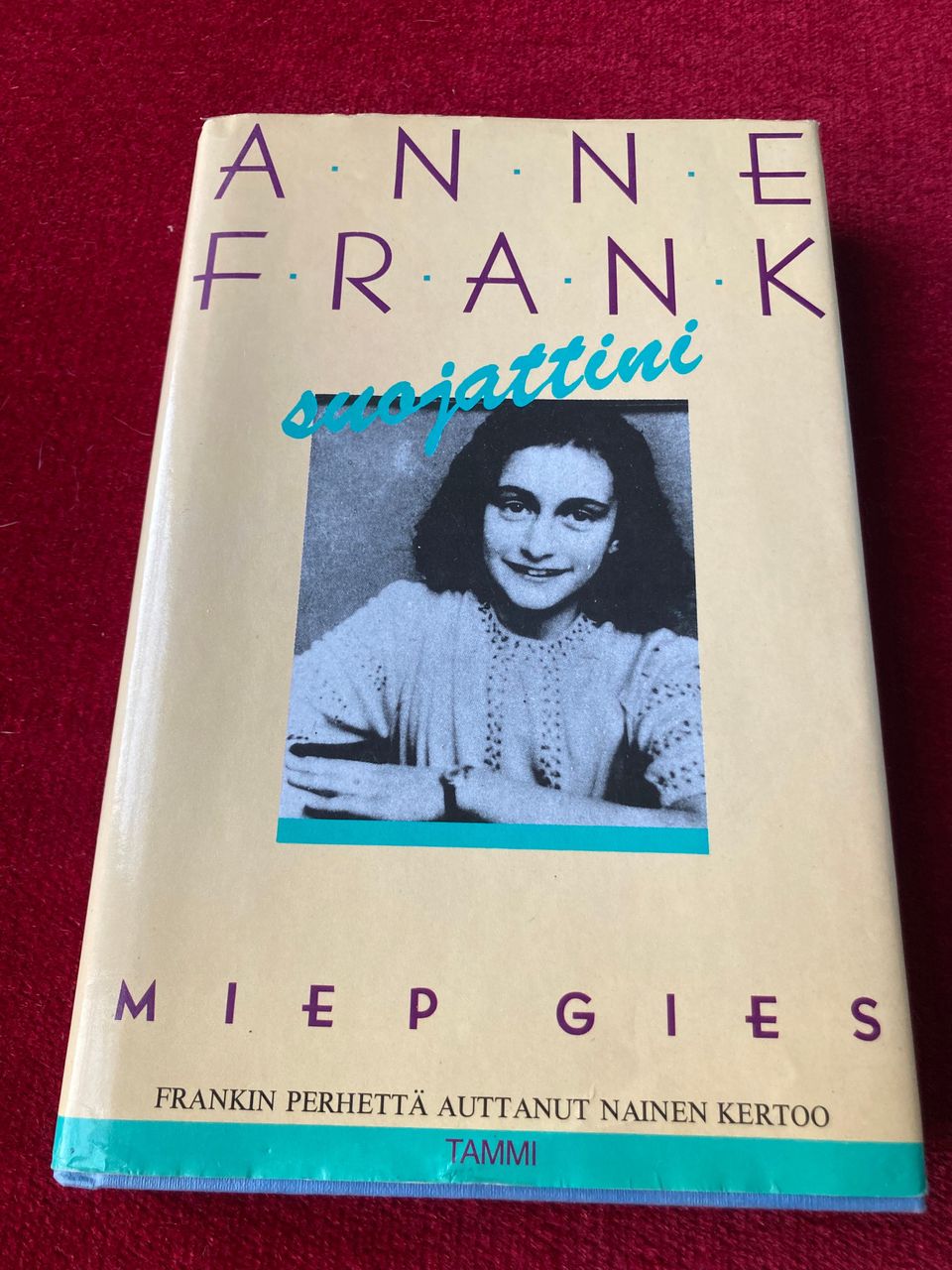 Kirja Anne Frank suojattini