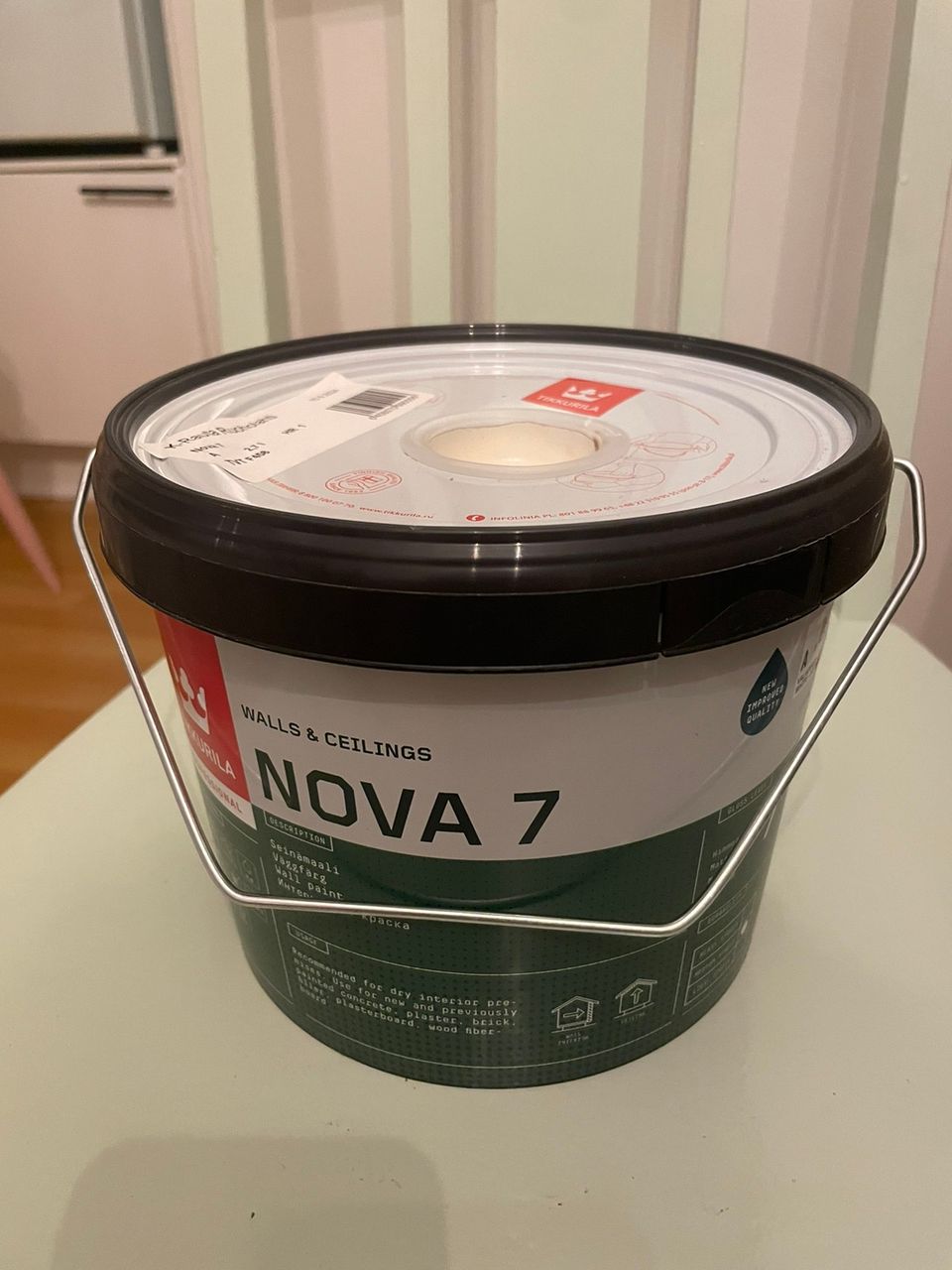 Nova 7 Seinämaali 2,7l, F458