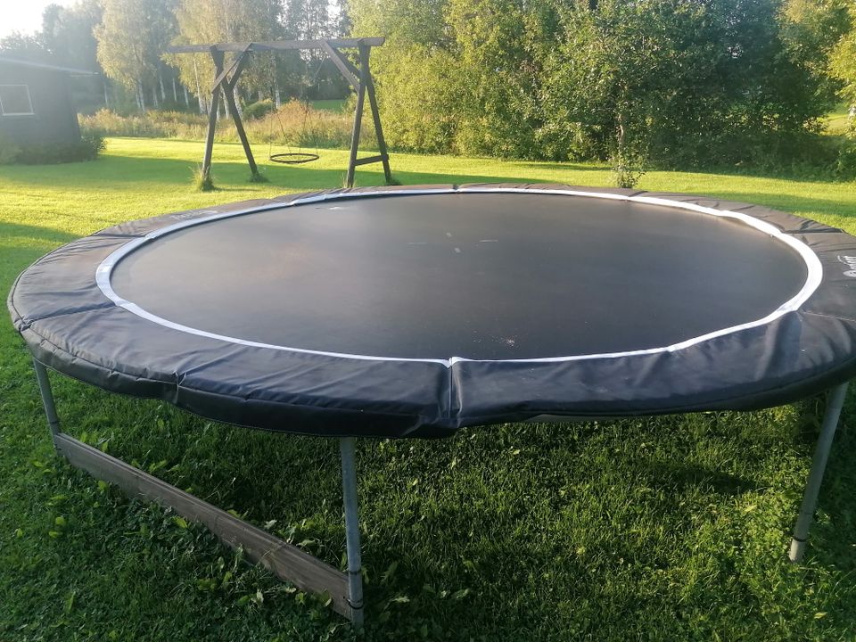 Trampoliini 4,2 m ja trampoliinin teltta