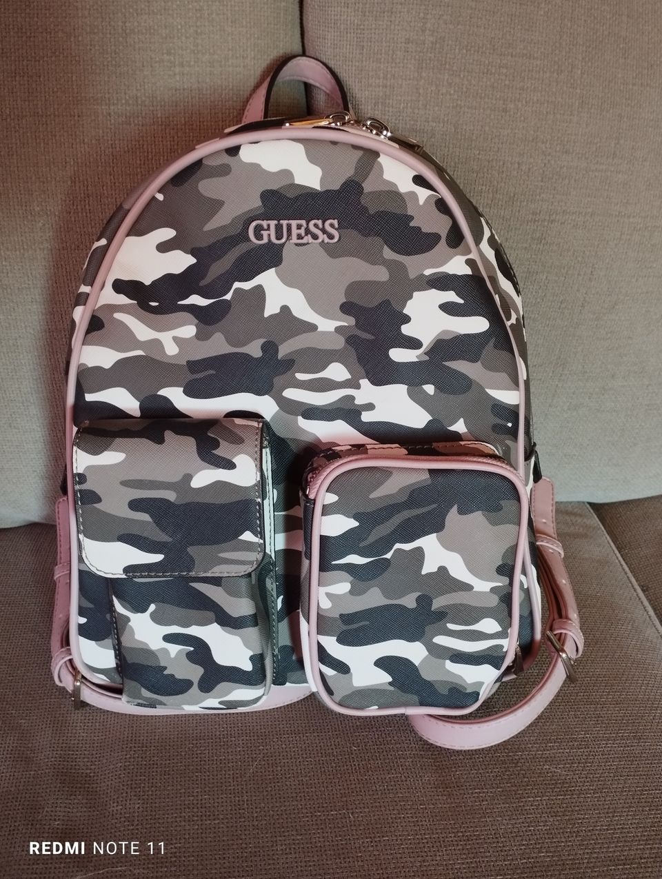 Guess reppu