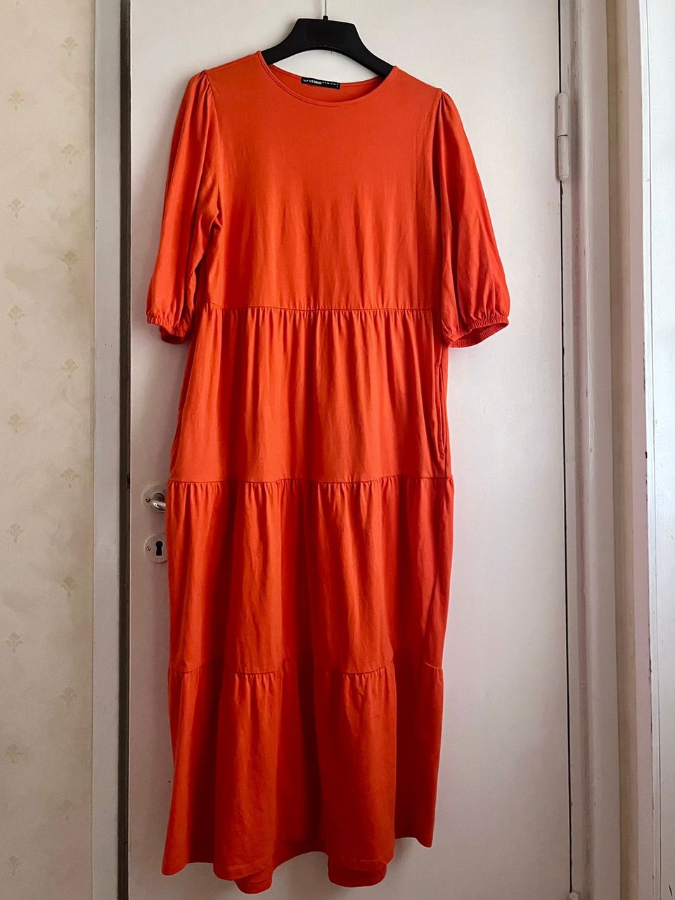 Oranssi mekko 38