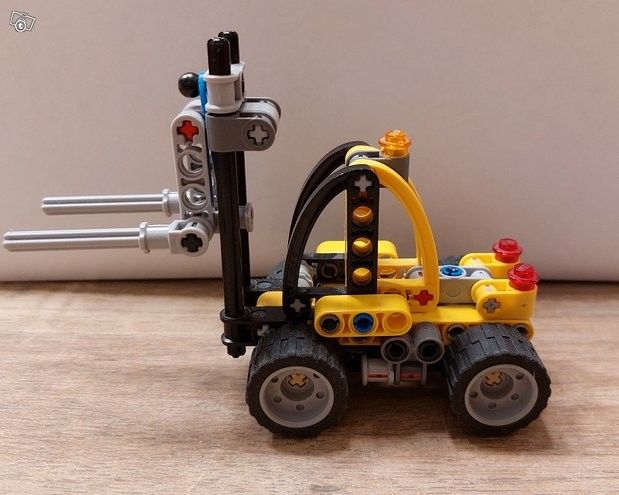 Pieni Lego trukki